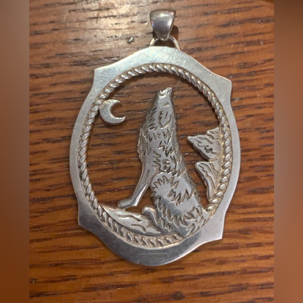 Vintage Unisex Peter Stone Sterling Howling Wolf Pendant